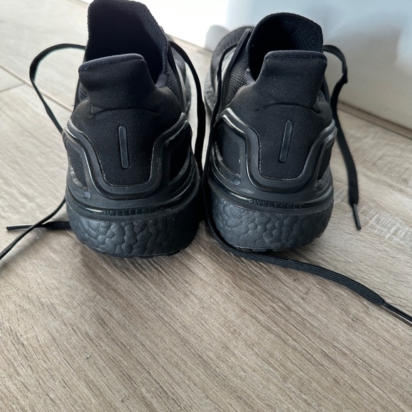 Adidas ultraboost women’s 8.5 (black/black) - excellent condition! - Picture 7 of 7